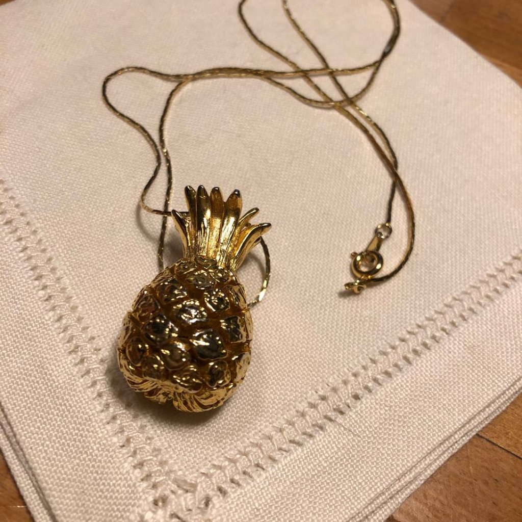 Gold Tone Pineapple Vintage Pendant Necklace Gold Tone Pineapple Vintage Pendant Necklace